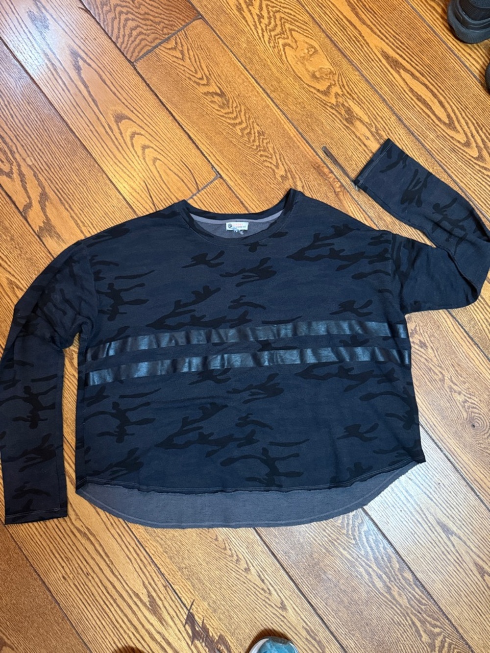 SUNDRY For Evereve Black Camo Stripe Pullover 3/L - Picture 3 of 7